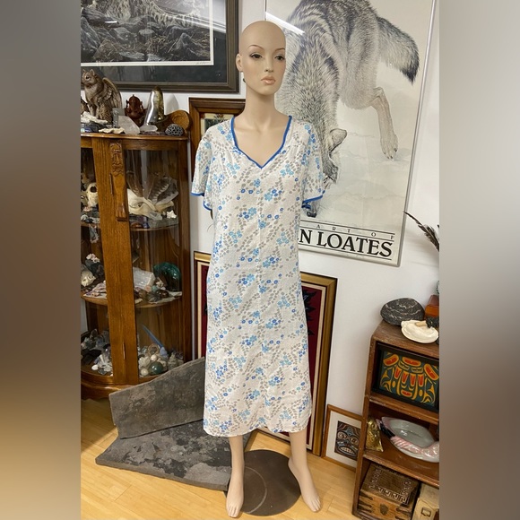 🐦‍⬛4/$20🐦‍⬛ Handmade Sleeping Gown with Blue Flowers - Picture 4 of 7